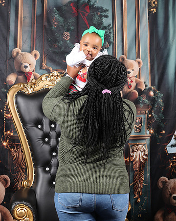 2024_Christmas_Courtney-17