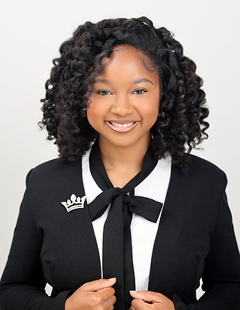 2025_Headshots_Shelby-20
