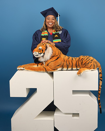 2025_Grad_AnnLewis-40