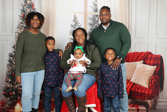 2024_Christmas_Courtney-28