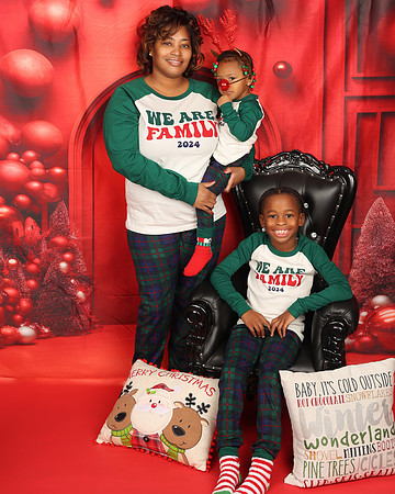 2024_Christmas_Angeline-28