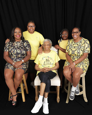 2024_Romanda_Family-17