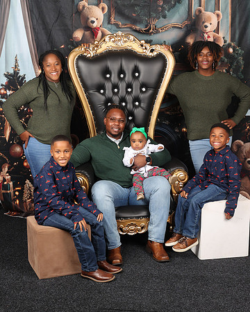 2024_Christmas_Courtney-5