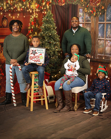 2024_Christmas_Courtney-32