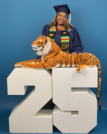 2025_Grad_AnnLewis-36
