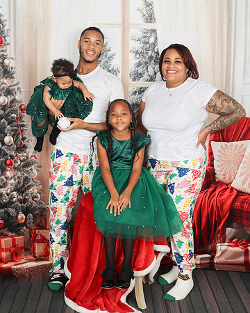 2024_Christmas_Sarah-50