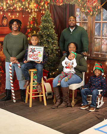 2024_Christmas_Courtney-33
