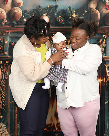 2024_Christmas_Yanell-9