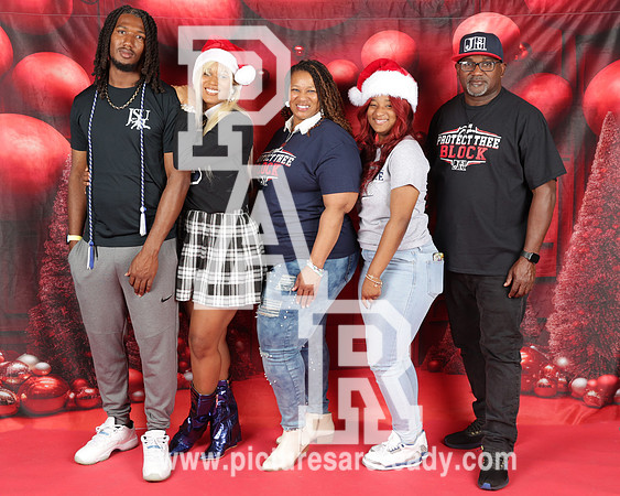 2023_Christmas_RussellFam-16