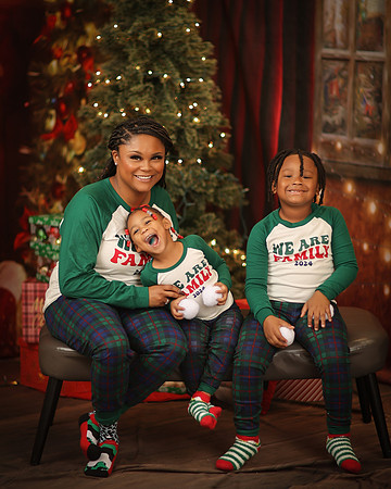 2024_Christmas_Keondra Mack-29