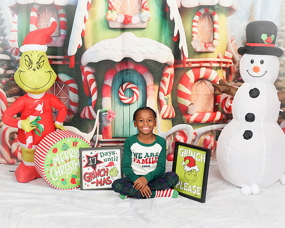 2024_Christmas_Angeline-1