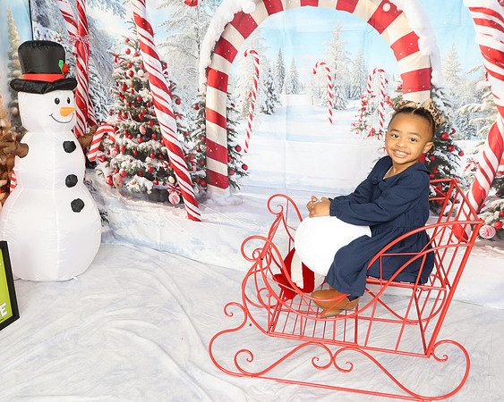 2024_Christmas_Sanders-13