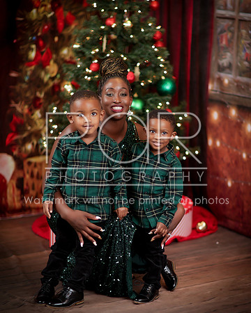 2023_Christmas_Janika Leak-22