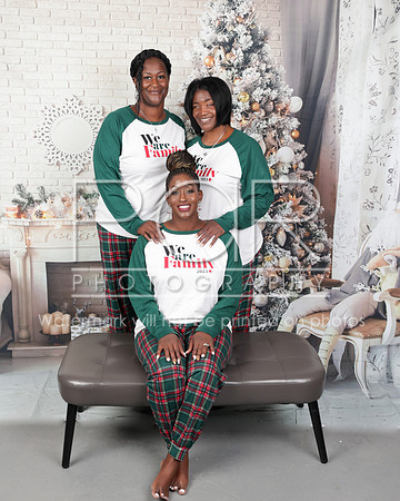2023_Christmas_Janika Leak-32