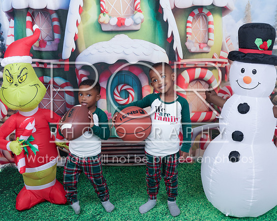 2023_Christmas_Janika Leak-34