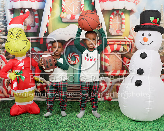 2023_Christmas_Janika Leak-36