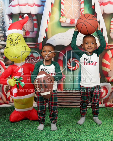 2023_Christmas_Janika Leak-37