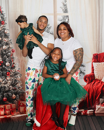 2024_Christmas_Sarah-44