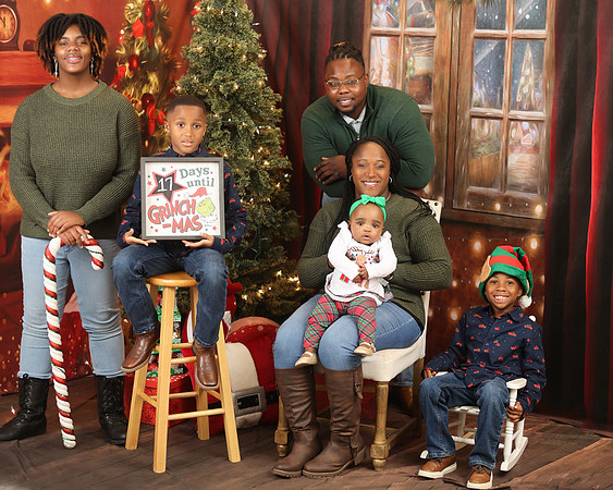 2024_Christmas_Courtney-34