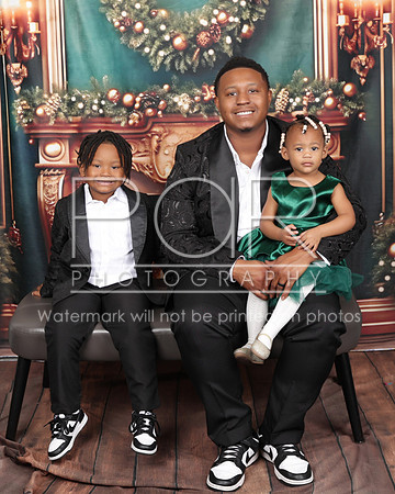 2023_Christmas_Keondra-11