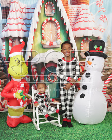 2023_Christmas_Angeline-2
