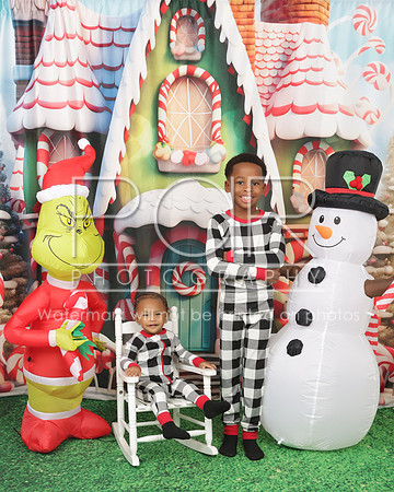 2023_Christmas_Angeline-1