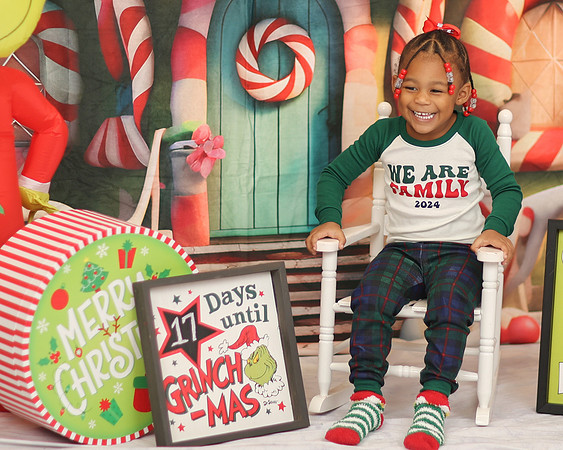2024_Christmas_Keondra Mack-42