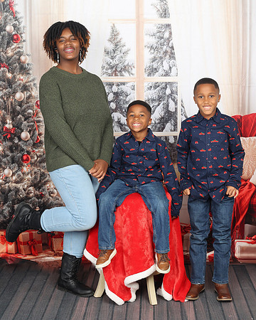 2024_Christmas_Courtney-30