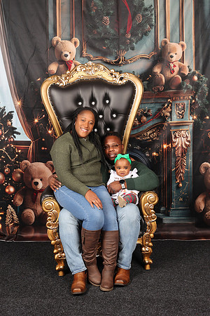 2024_Christmas_Courtney-12