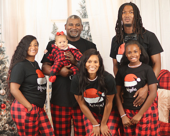 2024_Christmas_RussellFamily-58