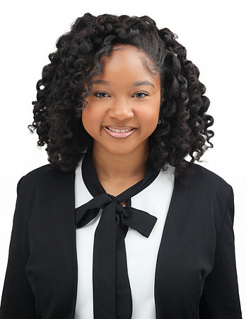 2025_Headshots_Shelby-12