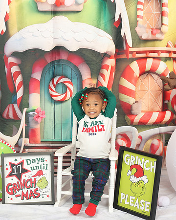 2024_Christmas_Angeline-5