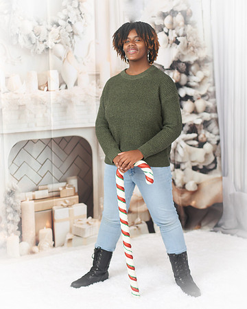 2024_Christmas_Courtney-41