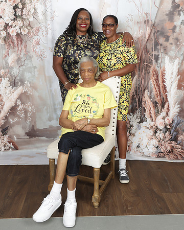 2024_Romanda_Family-5