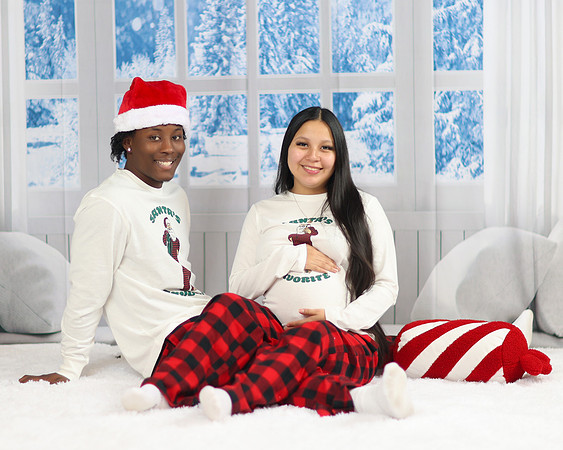2024_Christmas_Maternity_Emily-34