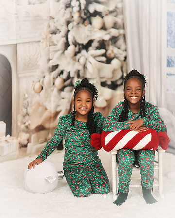 2024_Christmas_Twins-1