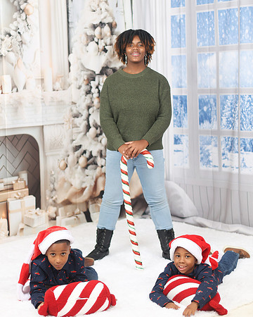 2024_Christmas_Courtney-40