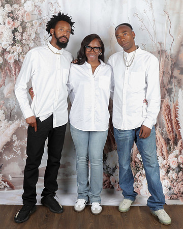 2024_SchquitaJones_Family-14