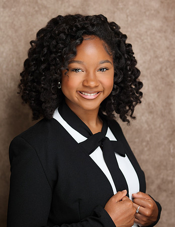 2025_Headshots_Shelby-8