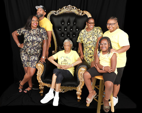2024_Romanda_Family-34