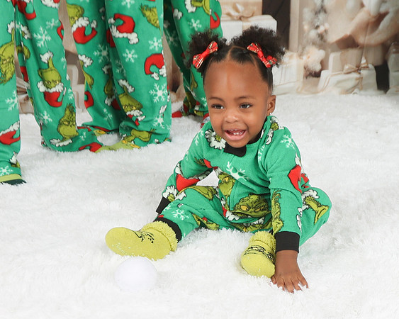 2024_Christmas_Evelyn-27