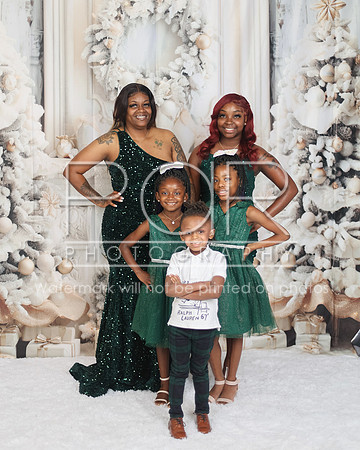 2024_Christmas_Leneisha-2