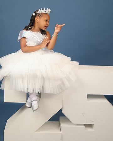 2025_Grad_Raegan-14