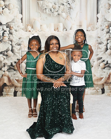 2024_Christmas_Leneisha-5