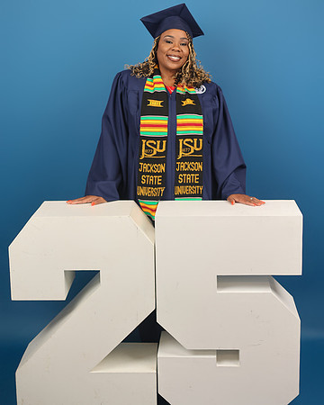 2025_Grad_AnnLewis-28
