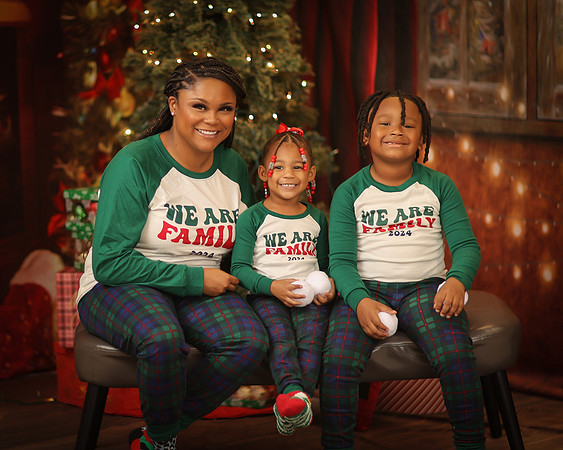 2024_Christmas_Keondra Mack-32
