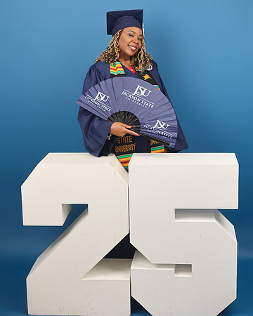 2025_Grad_AnnLewis-34