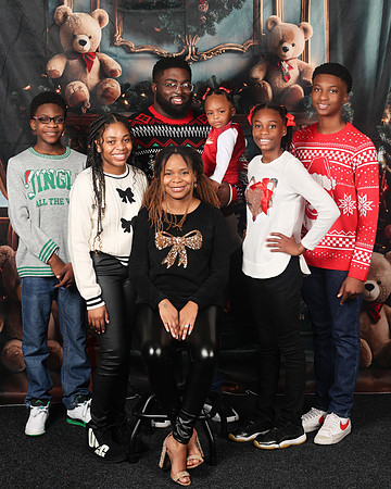 2024_Christmas_Evelyn-3