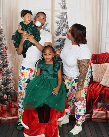 2024_Christmas_Sarah-47