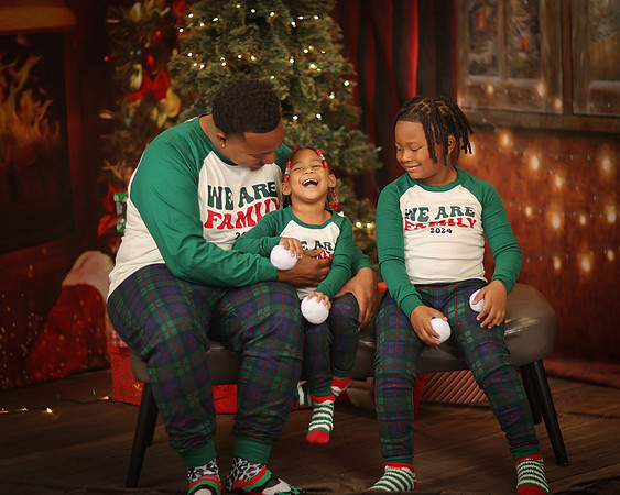 2024_Christmas_Keondra Mack-34